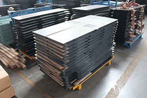 工业铝型材控制柜上经常使用钣金零件作为挡板